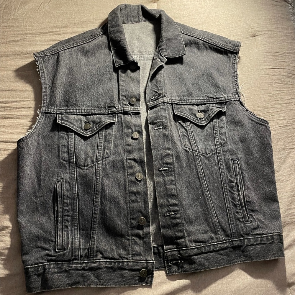 Denim vest in dark grey color, condition is like new